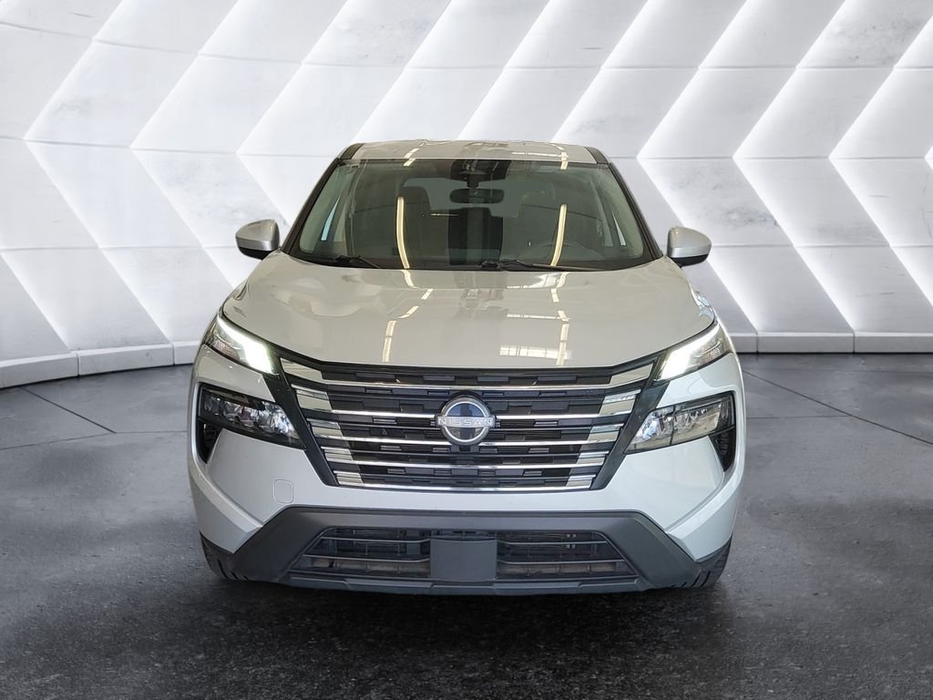 Used 2025 Nissan Rogue SV AWD/4WD image 2