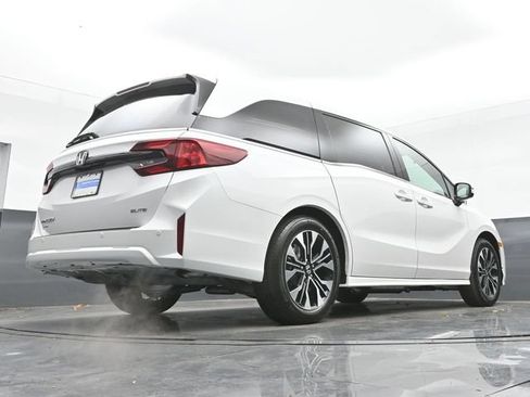 Used 2025 Honda Odyssey Elite image 35