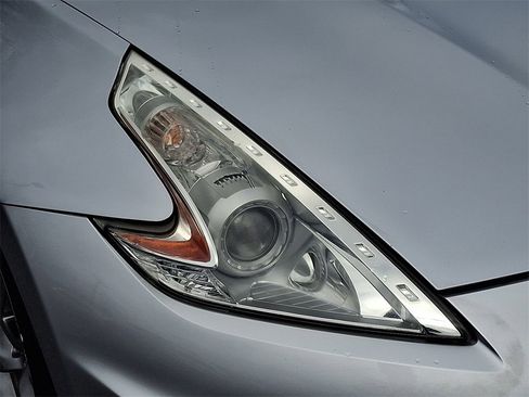 Used 2014 Nissan 370Z Touring w/ Sport Package image 9