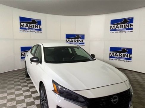 Used 2024 Nissan Altima 2.5 SV image 4