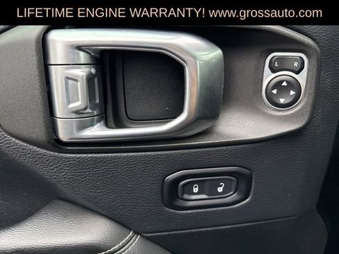 Used 2019 Jeep Wrangler Unlimited Sahara w/ Uconnect 4C Nav & Sound Group AWD/4WD image 11