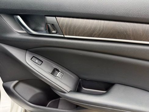 Used 2018 Honda Accord Touring image 39