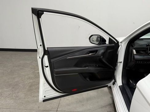Used 2025 Toyota Camry SE image 13