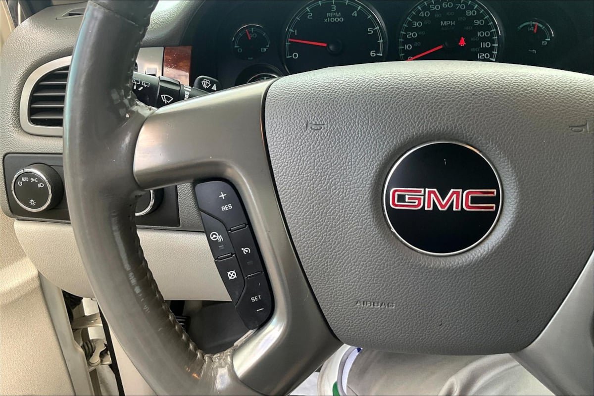 Used 2012 GMC Yukon SLT w/ SLT-2 Equipment Package AWD/4WD image 11