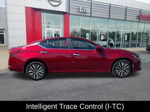 Certified 2023 Nissan Altima 2.5 SV w/ SV Premium Package AWD/4WD image 17