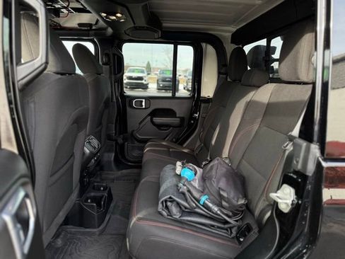 Used 2023 Jeep Gladiator Rubicon w/ Cold Weather Group image 16