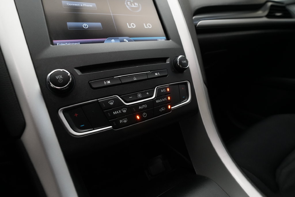 Used 2016 Ford Fusion SE FWD image 22