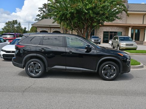 Used 2024 Nissan Rogue SV AWD/4WD image 5