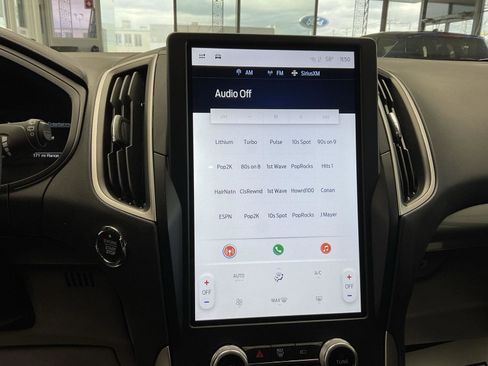 Used 2022 Ford Edge SE w/ Black Appearance Package image 12