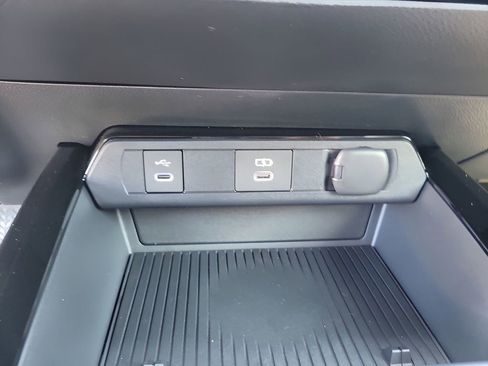 New 2026 Toyota Prius Plug-In Hybrid FWD image 21