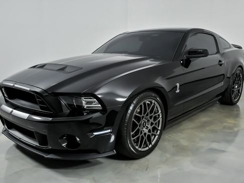 Used 2013 Ford Mustang Shelby GT500 RWD image 6