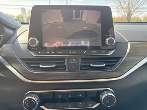 Used 2025 Nissan Altima 2.5 SV AWD/4WD image 19