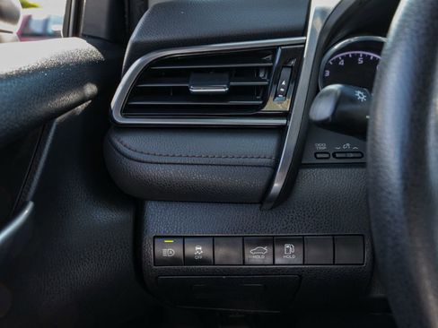 Used 2019 Toyota Camry LE FWD image 30