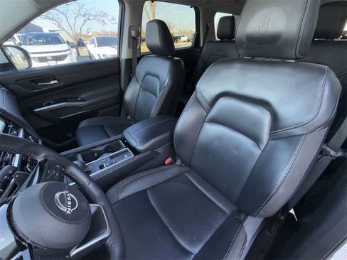 Used 2023 Nissan Pathfinder SL w/ SL Black Package image 11