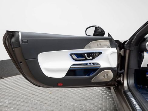 Used 2025 Mercedes-Benz SL 63 AMG 4MATIC image 25