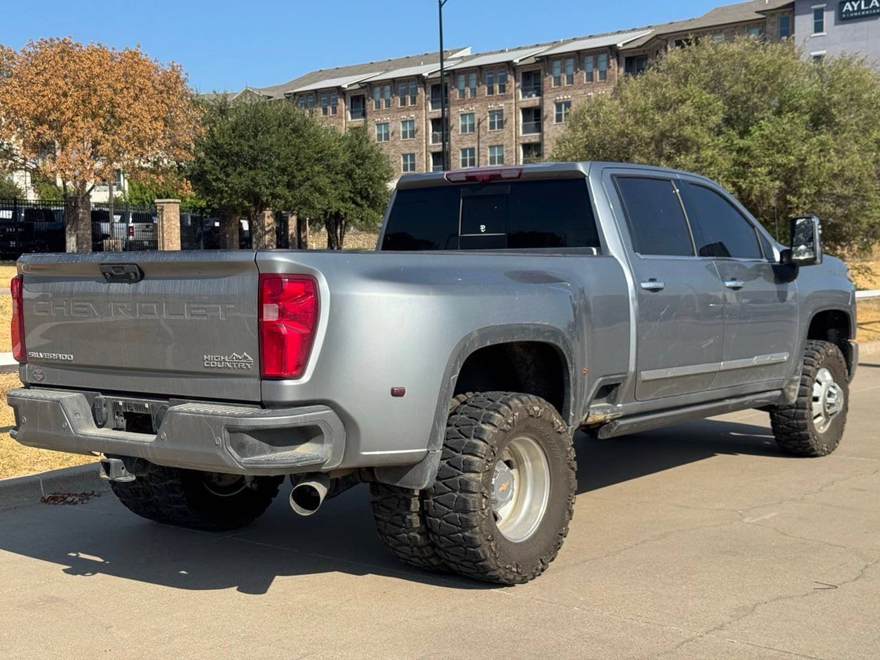 Used 2024 Chevrolet Silverado 3500 High Country w/ High Country Premium Package AWD/4WD image 4