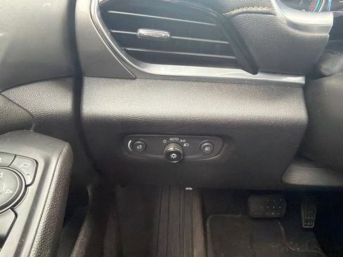 Used 2019 Chevrolet Traverse RS AWD/4WD image 12