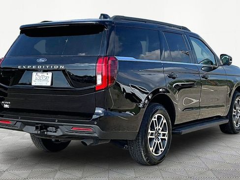 Certified 2025 Ford Expedition Active AWD/4WD image 2