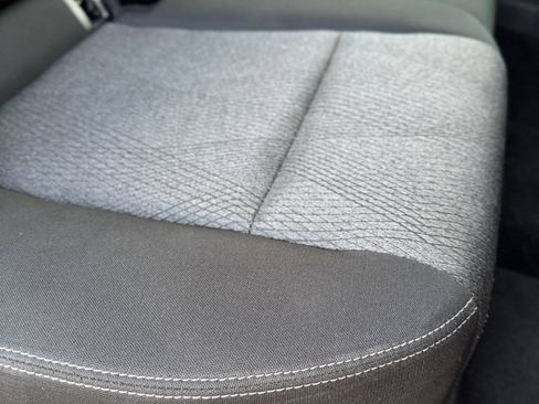 Used 2025 Nissan Rogue SV FWD image 36