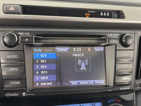 Used 2018 Toyota RAV4 XLE FWD image 20