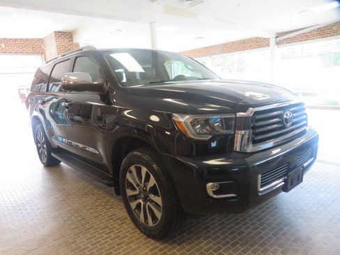 Used 2020 Toyota Sequoia Limited w/ Safety & Convenience Package AWD/4WD image 3