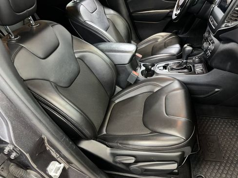 Used 2020 Jeep Cherokee Latitude Plus image 28