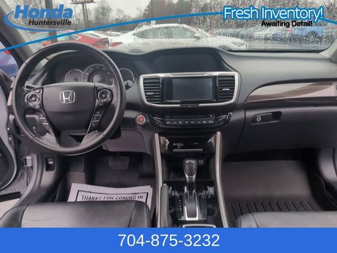 Used 2017 Honda Accord Touring image 17