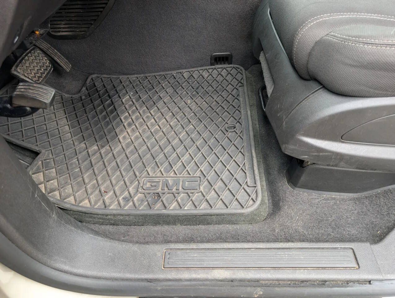 Used 2013 GMC Acadia SLE FWD image 24