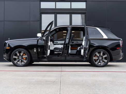 Used 2024 Rolls-Royce Cullinan image 11