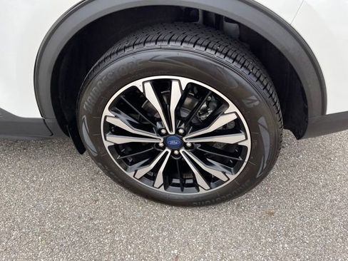 Used 2022 Ford Escape SE w/ SE Sport Appearance Package image 40