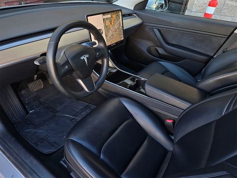 Used 2018 Tesla Model 3 Long Range image 9