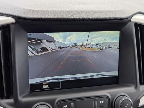 Used 2024 GMC Terrain SLT AWD/4WD image 18