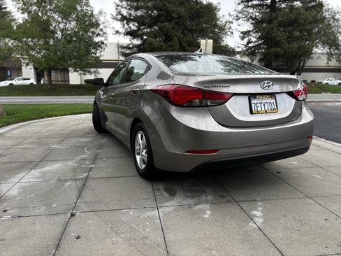 Used 2015 Hyundai Elantra SE image 5