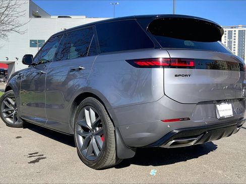 Used 2024 Land Rover Range Rover Sport Dynamic SE image 3