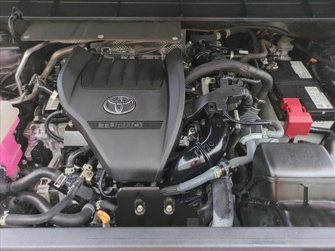Used 2023 Toyota Highlander XLE FWD image 23