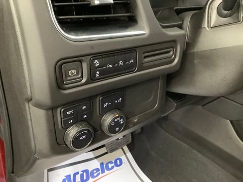 Used 2021 Chevrolet Suburban Z71 w/ Rear Media and Nav Package AWD/4WD image 18