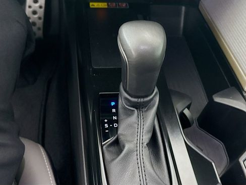 Used 2025 Toyota Camry SE image 17