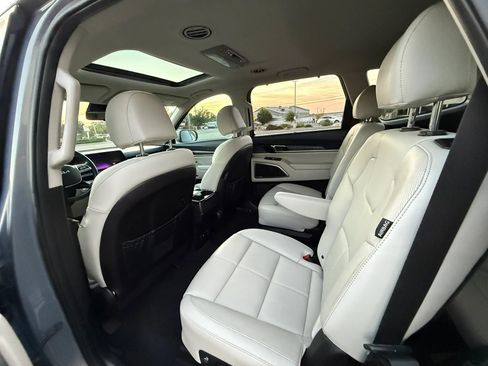 Used 2023 Kia Telluride EX w/ EX Captain's Chair Package AWD/4WD image 15