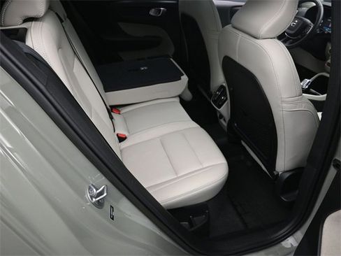 Used 2023 Volvo XC40 B5 Plus w/ Protection Package Premier image 28