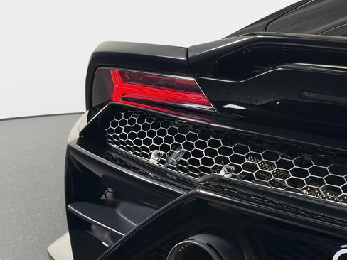 Used 2023 Lamborghini Huracan EVO RWD image 10