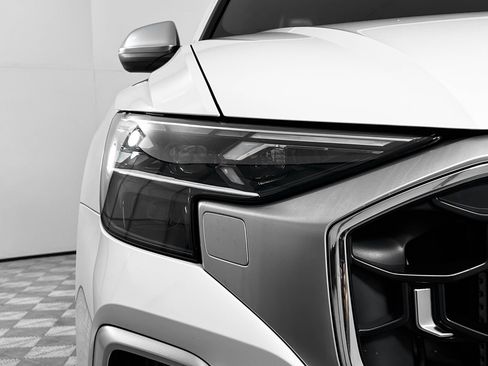 Certified 2024 Audi SQ8 Prestige image 11