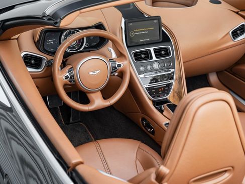 Used 2019 Aston Martin DB11 Volante image 21