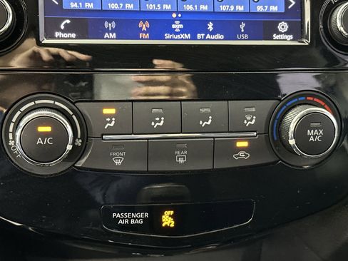 Used 2021 Nissan Rogue Sport S image 23