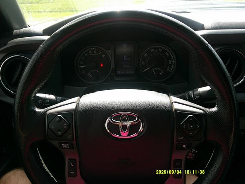 Used 2019 Toyota Tacoma TRD Sport AWD/4WD image 23