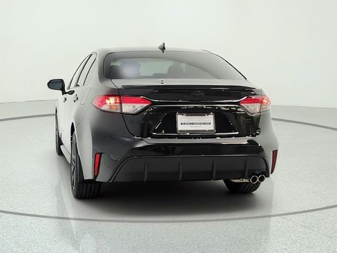 Used 2025 Toyota Corolla SE w/ SE Premium Package FWD image 6