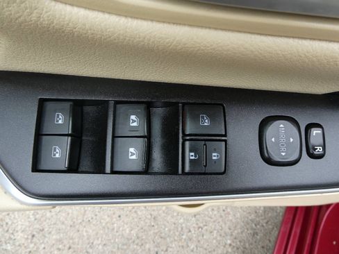 Used 2017 Toyota Camry XLE w/ Moonroof Package FWD image 24