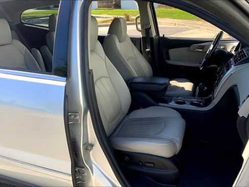 Used 2012 Chevrolet Traverse LTZ FWD image 7