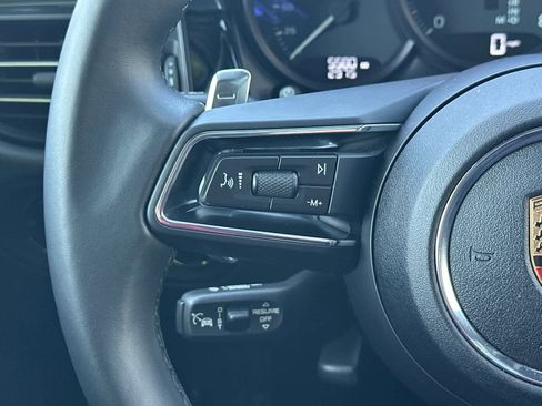 Certified 2025 Porsche Macan AWD/4WD image 26