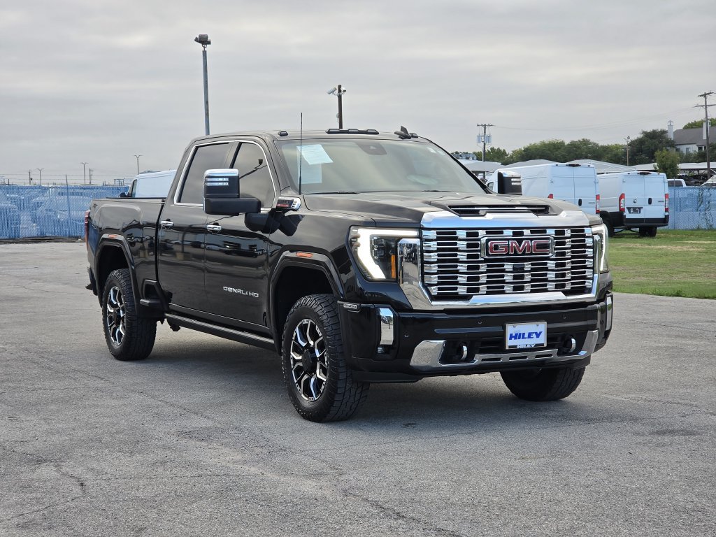 Used 2024 GMC Sierra 2500 Denali w/ Denali Reserve Package AWD/4WD image 3