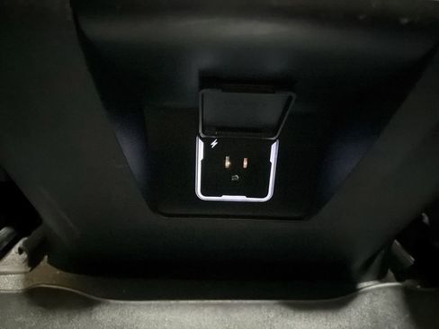 Used 2024 GMC Yukon XL SLT image 31